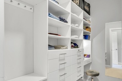 Light and Bright! Thoughtfully-designed, and immaculately - photo 16