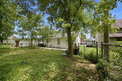 Large fenced in backyard, perfect for entertaining. Discover the - photo 23