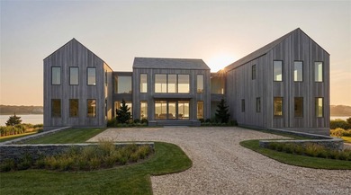 Positioned along a prime stretch of Moriches Bay, 11 Pine Tree - photo 4
