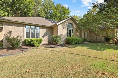 Lake Taneycomo home for sale. Welcome to 130 Misty Mountain in - photo 1