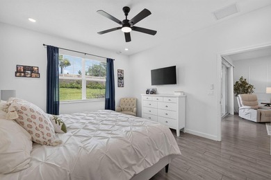Better than new! This professionally upgraded, move-in-ready - photo 15