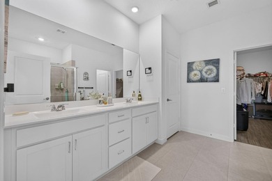Better than new! This professionally upgraded, move-in-ready - photo 16