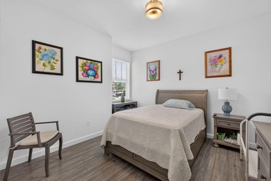 Better than new! This professionally upgraded, move-in-ready - photo 21