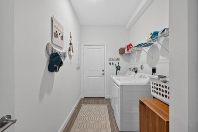 Better than new! This professionally upgraded, move-in-ready - photo 23