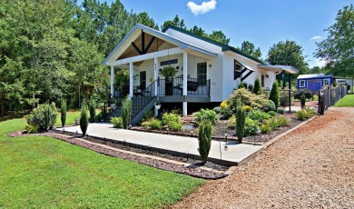 Lake Home ActiveUnderContr in Townville, South Carolina