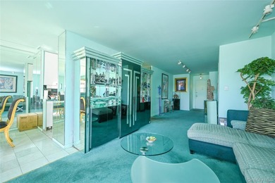 Spacious and sun-filled 2 bedroom, 2 bathroom corner coop - photo 9