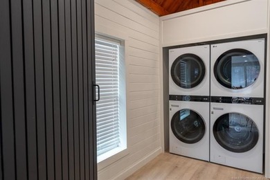 Welcome to Fire Water Escape, a contemporary 8-bedroom - photo 32