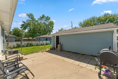 From the moment you pull up, this beautifully updated 3-bedroom - photo 18