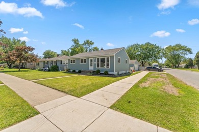 From the moment you pull up, this beautifully updated 3-bedroom - photo 19
