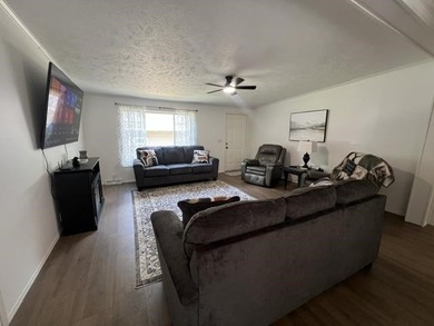 Rare opportunity to get over 600 ft of water frontage and 8 .5 - photo 20