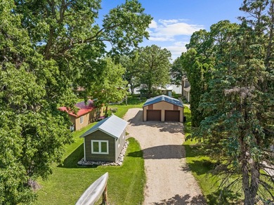 Lake life just got a whole lot sweeter! This adorable, turnkey - photo 6