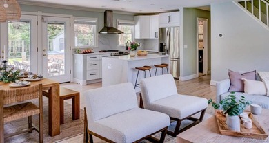 Discover an exceptional offering in the Hamptons-this - photo 8