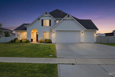 Welcome Home to this Carriage Hill Beauty! As you enter this - photo 1