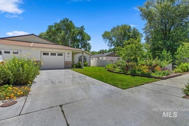 Rare opportunity to own a single-level townhome in Boise's - photo 2