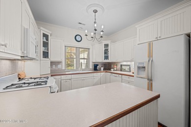Beautiful 3-bedroom, 3-bath WATERFRONT home on two wooded lots - photo 24
