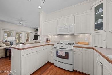 Beautiful 3-bedroom, 3-bath WATERFRONT home on two wooded lots - photo 26