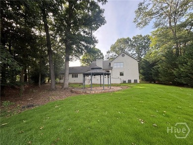 Stunningly renovated golf course home in the highly sought-after - photo 28