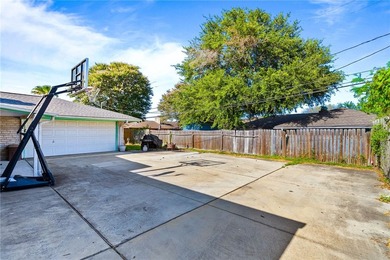 Come see what this charming 4-bedroom, 2-bathroom Bayside Home - photo 20