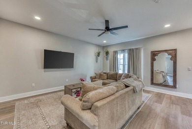Modern Lakefront Luxury-Mountain View on Boone Lake Welcome to - photo 4