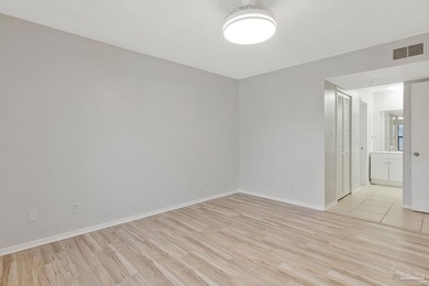 Welcome to this gorgeous, CLEAN and completely renovated - photo 24