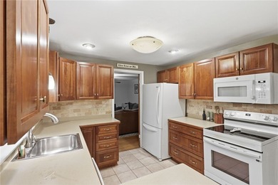 Welcome to 161 Selborne Chase, a beautifully maintained - photo 6