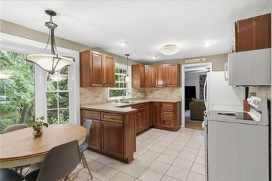 Welcome to 161 Selborne Chase, a beautifully maintained - photo 8