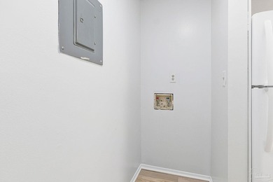 Welcome to this gorgeous, CLEAN and completely renovated - photo 29