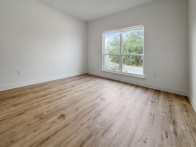 **LOCATION, LOCATION, LOCATION!** Just minutes from Eden Gardens - photo 3