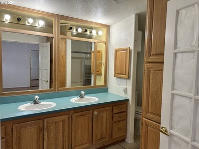 Rare owner-occupied/income property opportunity on Oregon's - photo 15