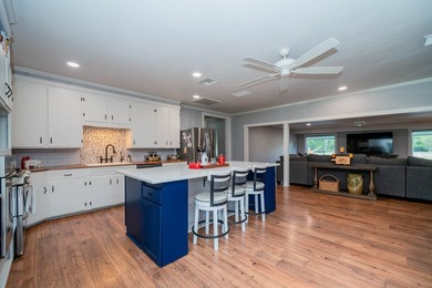 Just minutes from Lake Jacksonville, this beautifully renovated - photo 8