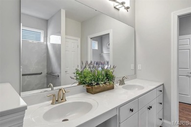 This beautifully crafted 2 bedrm, 2 bath villa, built in 2023 - photo 22