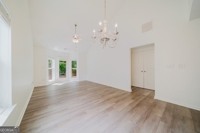 Fresh paint, move-in ready condition, and a low-maintenance - photo 2