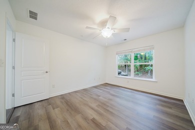 Fresh paint, move-in ready condition, and a low-maintenance - photo 8