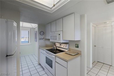 Whether you are searching for a remarkable beachfront residence - photo 11