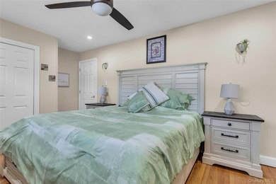 Welcome to this beautifully appointed four-bedroom - photo 14