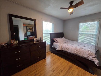 Under contract-accepting backup offers. Charming 3 bedroom, 1 - photo 15