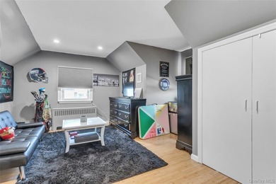 Welcome to this beautifully appointed four-bedroom - photo 20