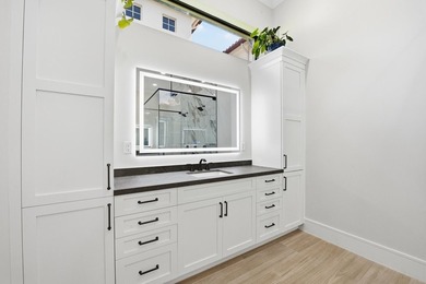 Beautifully upgraded newly built custom estate home located in - photo 22