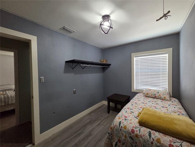 Under contract-accepting backup offers. Charming 3 bedroom, 1 - photo 23
