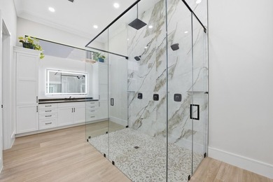Beautifully upgraded newly built custom estate home located in - photo 23