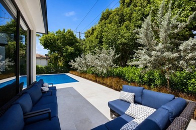 Beautifully upgraded newly built custom estate home located in - photo 32