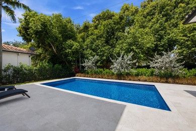 Beautifully upgraded newly built custom estate home located in - photo 33