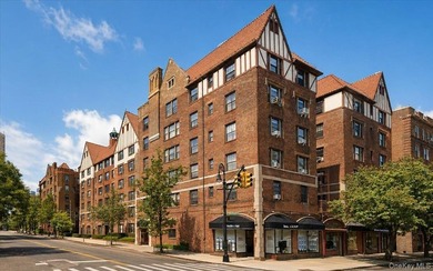 This sun-drenched one-bedroom is the kind of home that is - photo 1