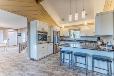 BREATH TAKING PANORAMIC VIEWS! This move-in ready 3-bedroom - photo 11