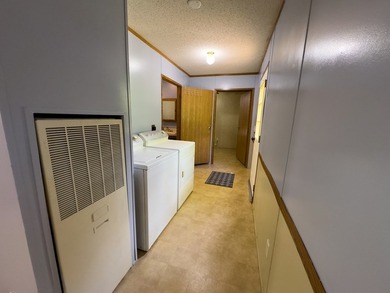Looking for room to breathe? This 2006 Cavalier single-wide sits - photo 11