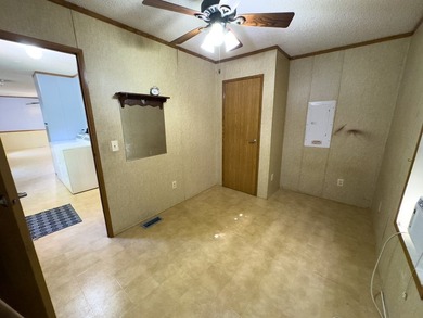 Looking for room to breathe? This 2006 Cavalier single-wide sits - photo 14