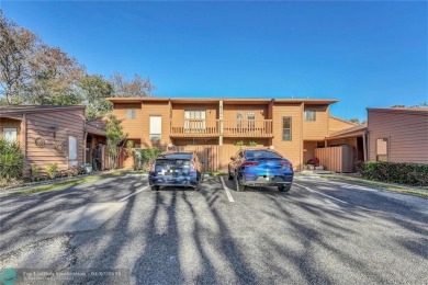 Lake Townhome/Townhouse For Sale in Tamarac, Florida