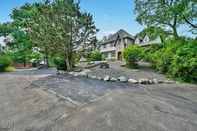 (private lake) Home For Sale in Mount Pocono Pennsylvania