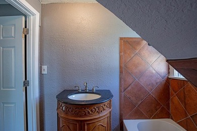 Adorable home with covered front porch. Large entry foyer for - photo 45