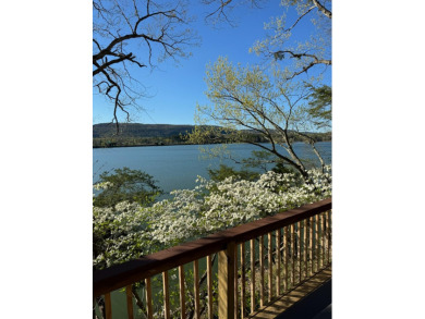 (private lake, pond, creek) Home For Sale in Soddy Daisy Tennessee